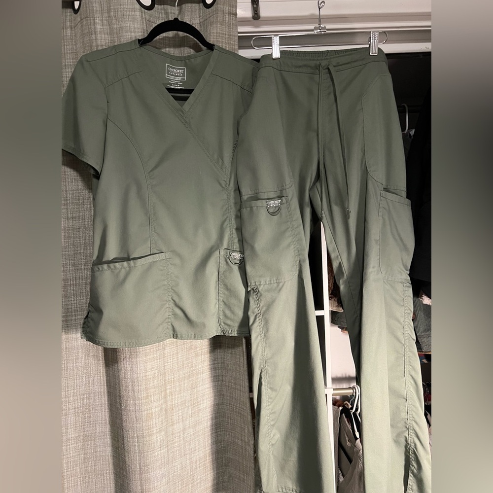 Cherokee Green Women's Scrub Set